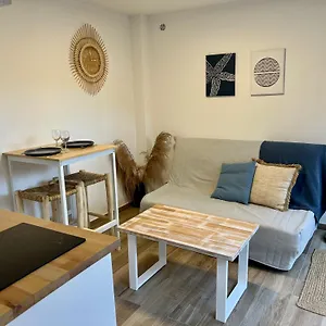 With Private Car Park And Air Con Appartement